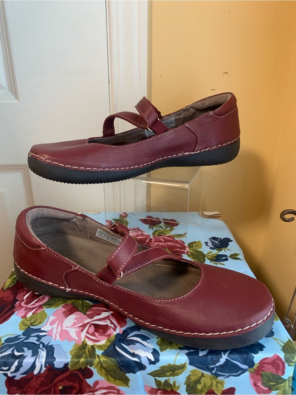 Vionic Women's Burgundy leather Mary Jane Flats